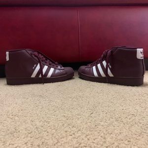 Burgundy high top shell toe Adidas shoes!